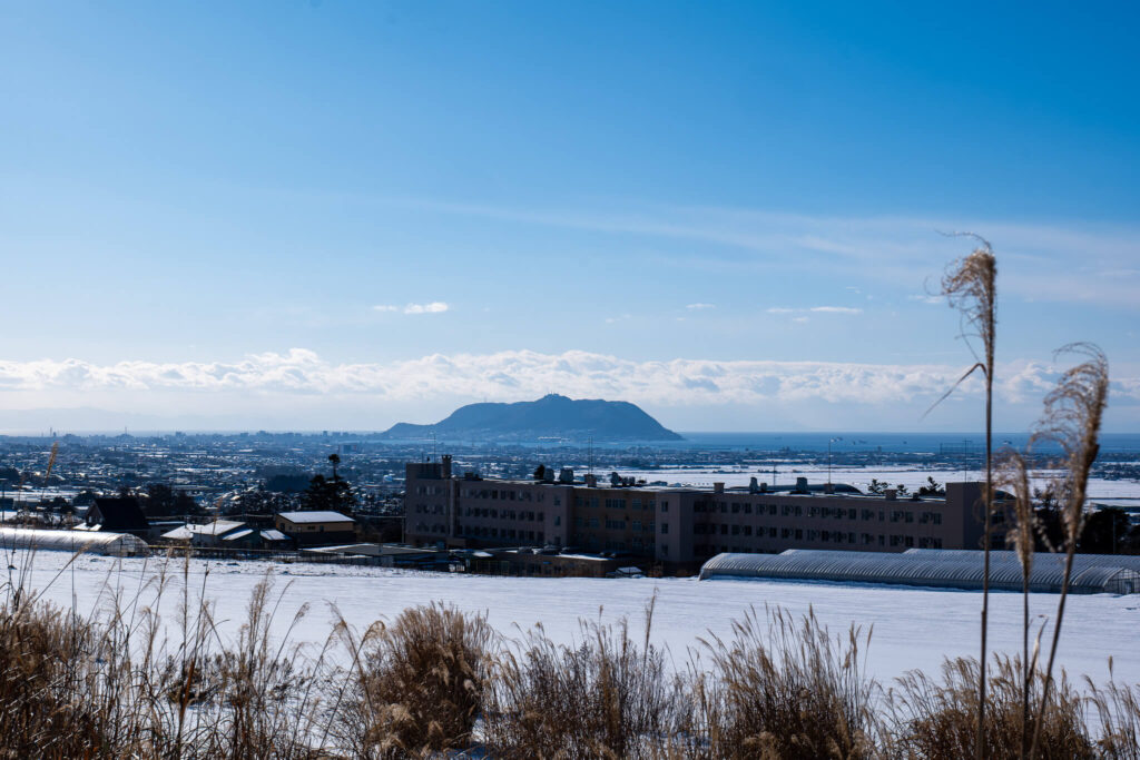 函館市郊外から望む函館山